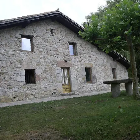 Etxetxobarri, Caserio Independiente Con Vistas A La Cresteria De Anboto Eguia