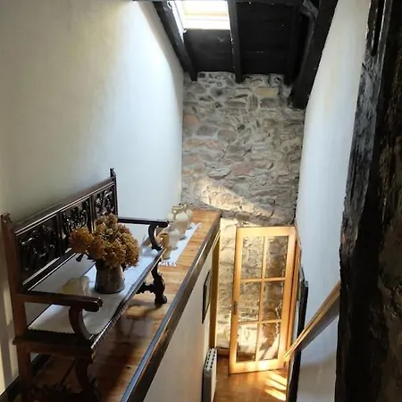 Etxetxobarri, Caserio Independiente Con Vistas A La Cresteria De Anboto