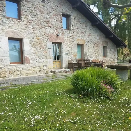Etxetxobarri, Caserio Independiente Con Vistas A La Cresteria De Anboto