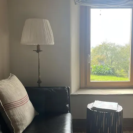 Etxetxobarri, Caserio Independiente Con Vistas A La Cresteria De Anboto *