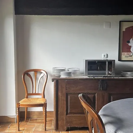 Etxetxobarri, Caserio Independiente Con Vistas A La Cresteria De Anboto