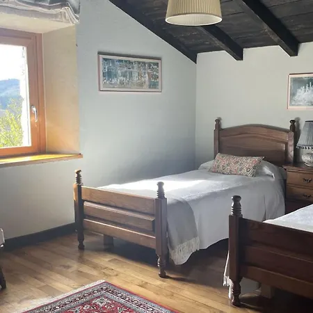 Etxetxobarri, Caserio Independiente Con Vistas A La Cresteria De Anboto